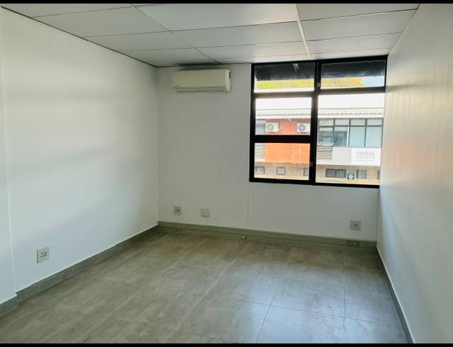 296M² WAREHOUSE TO LET IN RED HILL